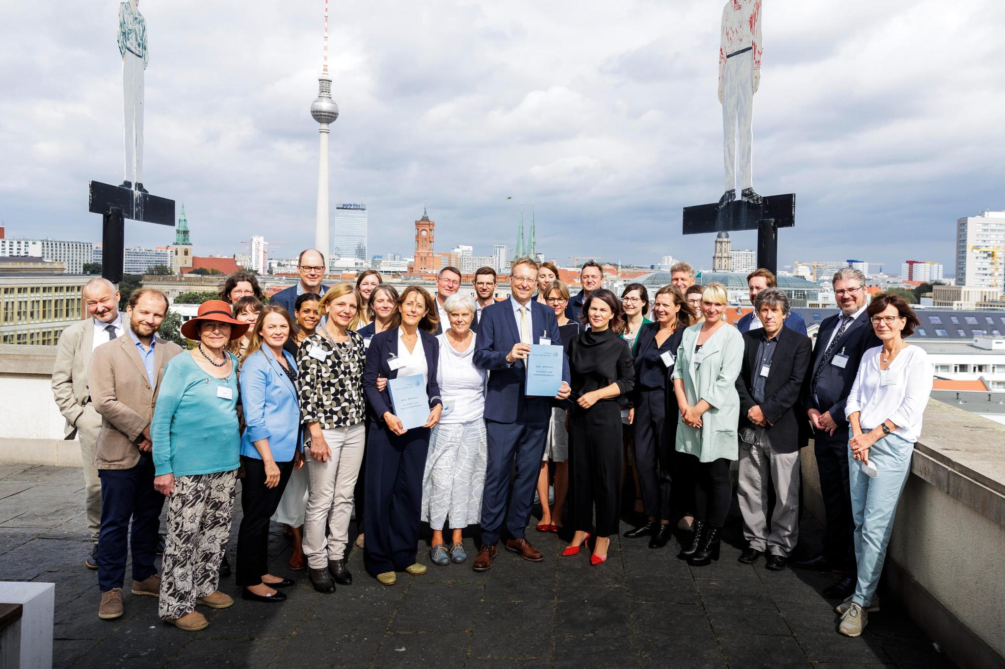 Read more about the article FORUM MENSCHENRECHTE erstmals im Gespräch mit Außenministerin Baerbock