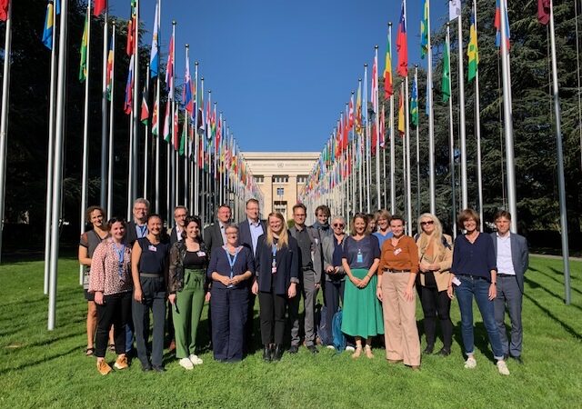 Mitglieder vom Forum Menschenrechte in Genf vor Palais des Nations